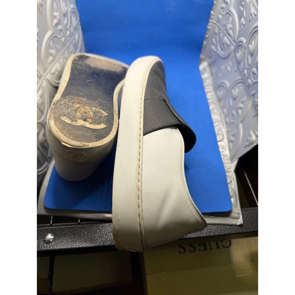 Chanel Two Tone Black White Leather Slip On Sneakers CC Logo Flats - Picture 9 of 15
